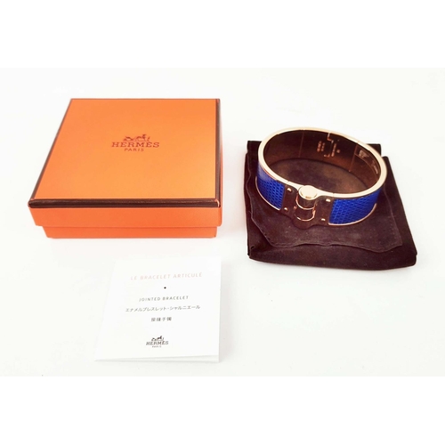 21 - HERMÈS BRACELET ARTICULÉ, gold plated with bleu lizard leather insert, 2,01cm W x 6,3cm x 4,6cm, wit... 