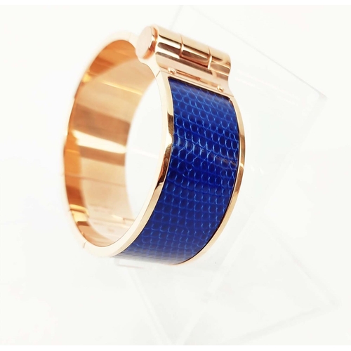 21 - HERMÈS BRACELET ARTICULÉ, gold plated with bleu lizard leather insert, 2,01cm W x 6,3cm x 4,6cm, wit... 