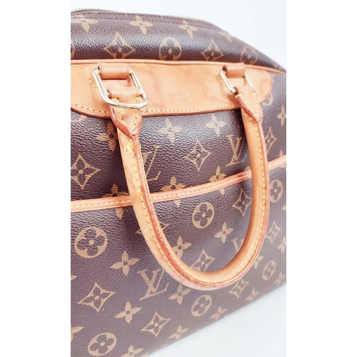 26 - LOUIS VUITTON DEAUVILLE BAG, monogram canvas, large size, perfect for travel washable interior, two ... 