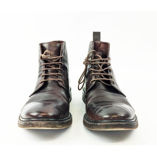 32 - PAUL SMITH MEN'S BOOTS, brown leather, made in Italy, stitched toe caps, grosgrain heel pulls, EU si... 