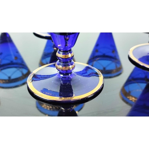 30 - A SET OF VENETIAN COBALT BLUE AND GOLD HAND PAINTED GLASSES, seven champagne coupes, nine martini gl... 