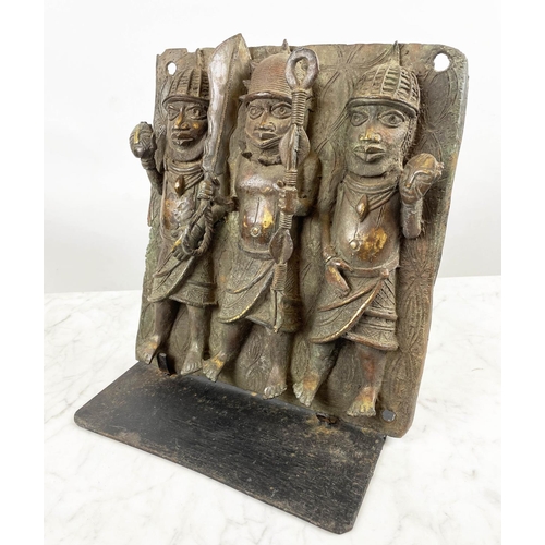 37 - BENIN PLAQUE BRONZE, Nigeria. 37cm x 33cm.