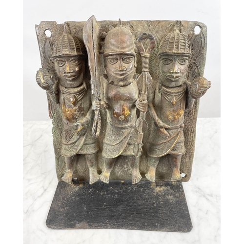 37 - BENIN PLAQUE BRONZE, Nigeria. 37cm x 33cm.