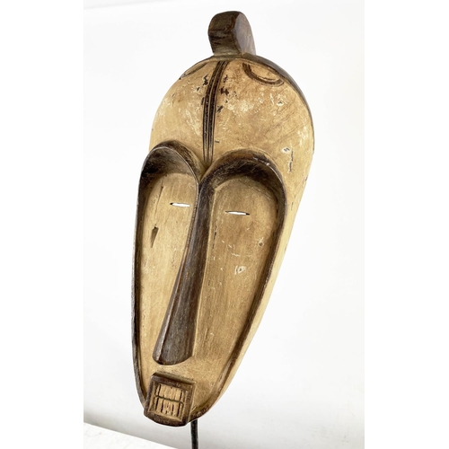 39 - FANG MASK, Gabon. 95cm H.