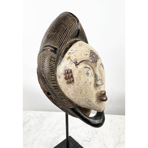 40 - POUNOU MASK, Gabon. 55cm H.