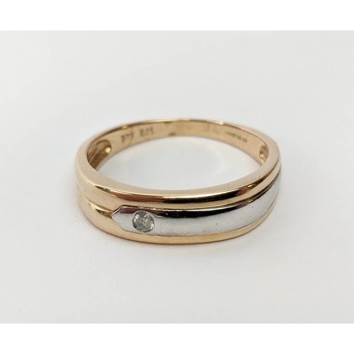77 - FOUR VARIOUS DRESS RINGS, comprising a 22ct gold wedding band, ring size Q½, 4.64 grams; a 9ct gold ... 