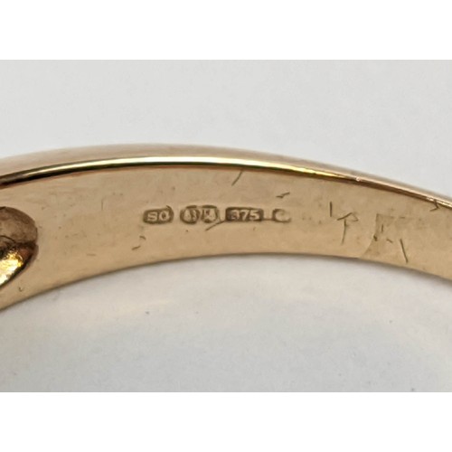 77 - FOUR VARIOUS DRESS RINGS, comprising a 22ct gold wedding band, ring size Q½, 4.64 grams; a 9ct gold ... 