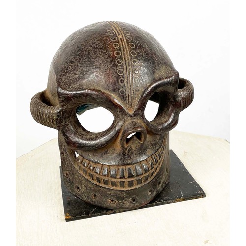 35 - SKULL TERRACOTTA BAMUN MASK. 25cm x 25cm