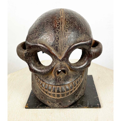 35 - SKULL TERRACOTTA BAMUN MASK. 25cm x 25cm