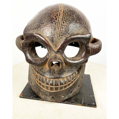 35 - SKULL TERRACOTTA BAMUN MASK. 25cm x 25cm