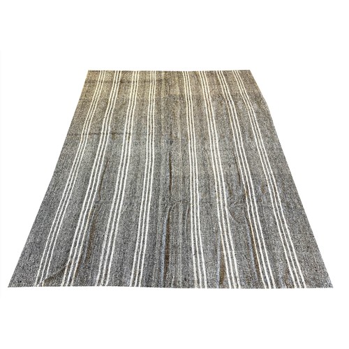 83 - CONTEMPORARY FLATWEAVE CARPET, 270cm x 206cm.