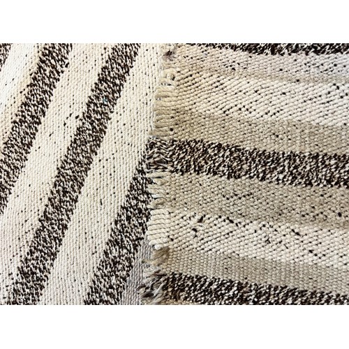 84 - CONTEMPORARY FLATWEAVE CARPET, 326cm x 205cm.