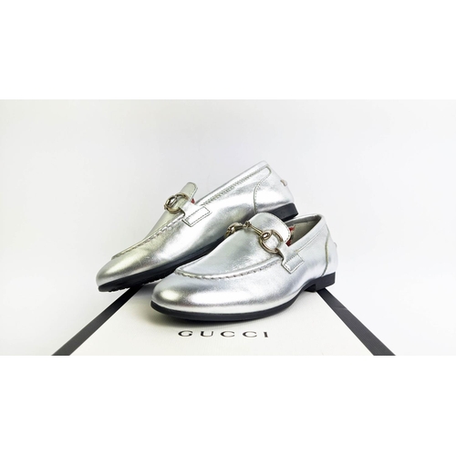 10 - GUCCI CHILDREN SNAFFLE LOAFER, silver leather with silver signature horsebit buckle, lined with cont... 