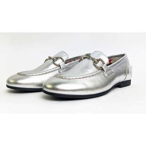 10 - GUCCI CHILDREN SNAFFLE LOAFER, silver leather with silver signature horsebit buckle, lined with cont... 