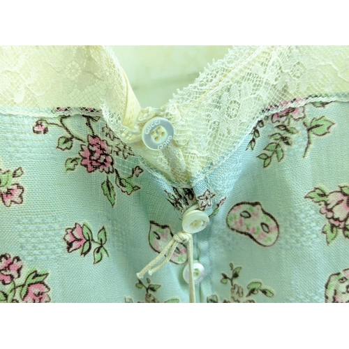 29 - GUCCI PROVANCE TOP, size 36/4 Y, made in Italy, linen with cotton lining, with dogs flower and masks... 