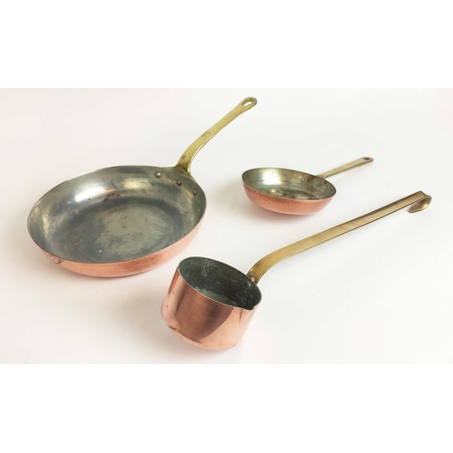 124 - COLLECTION OF COPPERWARE, comprising batterie de cuisine, consisting of 9 graduated pans, fish pouch... 