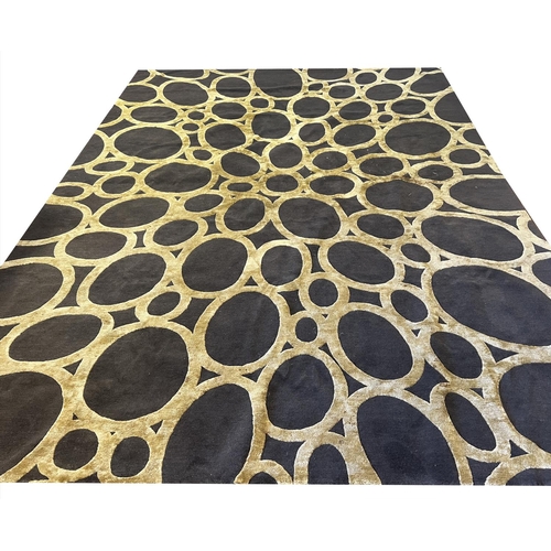 439 - THE RUG COMPANY CARPET, 368cm x 275cm, 'Gold Rings' designed by David Rockwell.