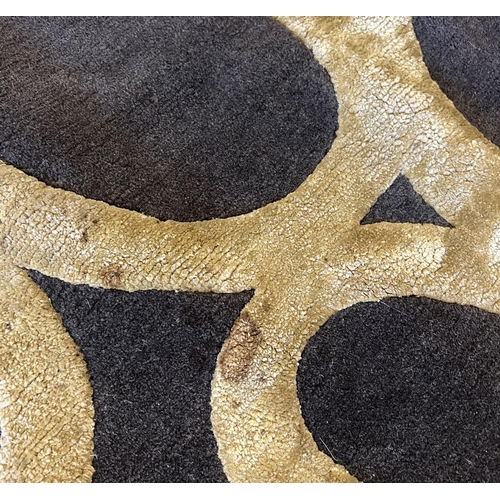 439 - THE RUG COMPANY CARPET, 368cm x 275cm, 'Gold Rings' designed by David Rockwell.