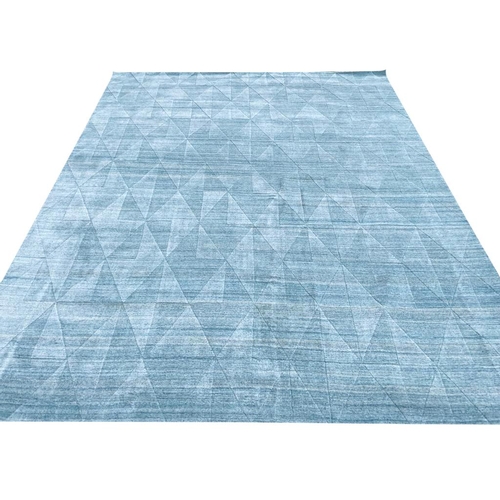 84 - FINE CONTEMPORARY CARPET, 300cm x 200cm.