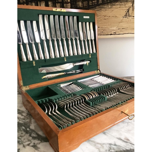 322 - HARRODS CANTEEN OF CUTLERY, a boxed walnut cased (with key), set of silver plated 'Heritage Plate', ... 