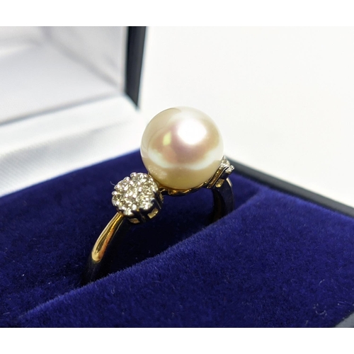 49 - A 9CT GOLD SINGLE CULTURED PEARL SET DRESS RING, with daisy set diamond cluster shoulders, the diamo... 