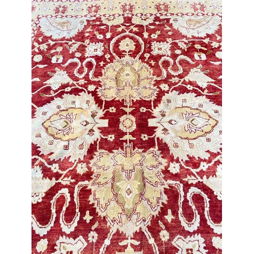 100 - FINE ZEIGLER MAHAL CARPET, 310cm x 236cm.