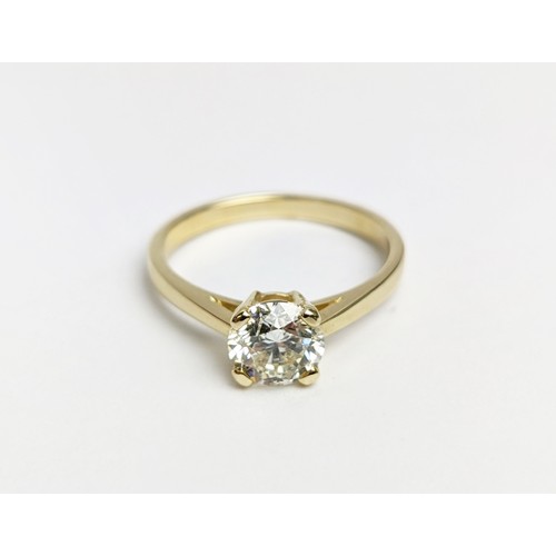 29 - A DIAMOND SOLITAIRE RING, the brilliant cut diamond of approximately 1.00 carat, yellow metal shank,... 