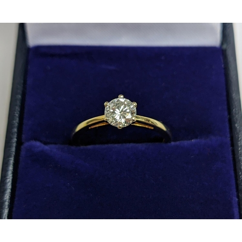 16 - AN 18CT GOLD DIAMOND SOLITAIRE RING, the claw set round brilliant cut stone of approximate diamond w... 