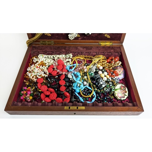 10 - A COLLECTION OF ASSORTED VINTAGE AND ANTIQUE JEWELLERY, includes: diamond tiara, glass bead necklace... 