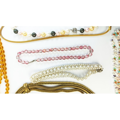 10 - A COLLECTION OF ASSORTED VINTAGE AND ANTIQUE JEWELLERY, includes: diamond tiara, glass bead necklace... 