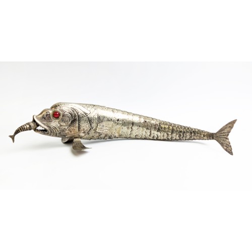 42 - A 19TH CENTURY/EARLY 20TH CENTURY RETICULATED MODEL OF A FISH, silver plated, with red eyes and a sm... 