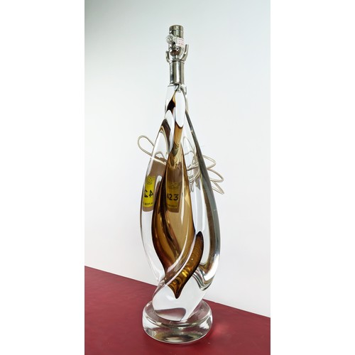 423 - PAOLO MOSCHINO AMBER TWISTED GLASS TABLE LAMP, 67cm H approx.