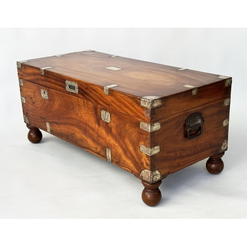 113 - TRUNK, 19th century Chinese Export camphorwood and brass bound with rising lid and carrying handles,... 