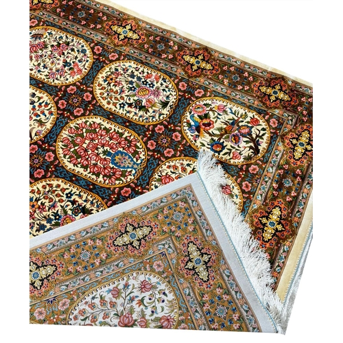 93 - FINE QUM DESIGN RUG, 225cm x 146cm.