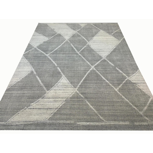 86 - FINE CONTEMPORARY WOOL CARPET, 306cm x 244cm.