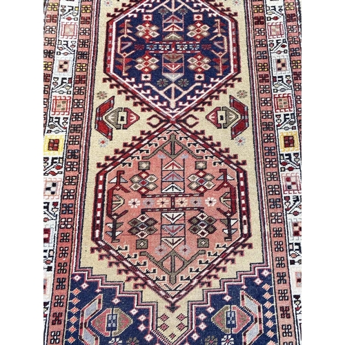 88 - ANTIQUE SERAPI RUNNER, 290cm x 72cm.