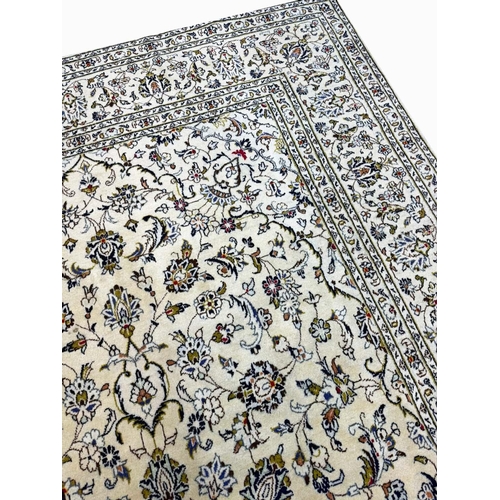 91 - FINE PERSIAN KASHAN CARPET, 320cm x 200cm.