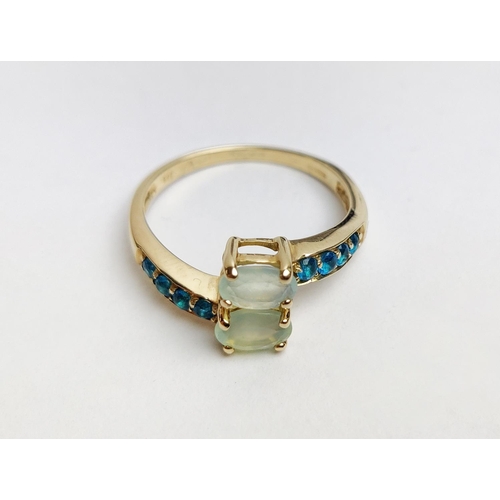 26 - A 9CT GOLD PREHNITE AND NEON APATITE CROSSOVER RING, to the shoulders, ring size P, boxed.