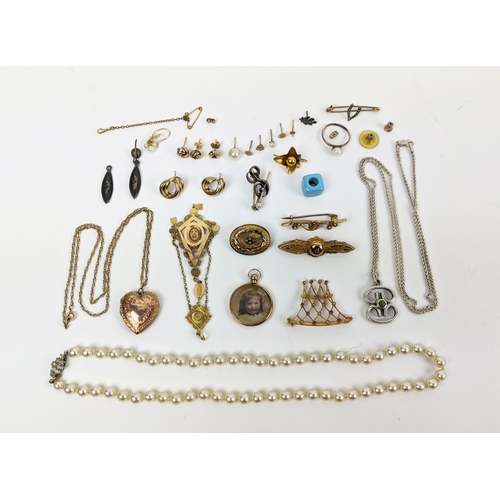 17 - A COLLECTION OF ASSORTED 9CT GOLD AND GILT METAL JEWELLERY, including locket and chain, various broo... 