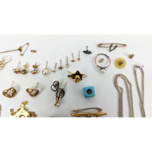 17 - A COLLECTION OF ASSORTED 9CT GOLD AND GILT METAL JEWELLERY, including locket and chain, various broo... 