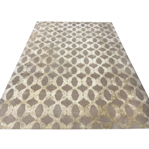 458 - THE RUG COMPANY CARPET, 304cm x 214cm.