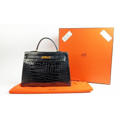 25 - HERMÈS KELLY SELLIER 35 CROCODILE NILOTICUS LISSE, gold tone hardware, top handle, color matching le... 