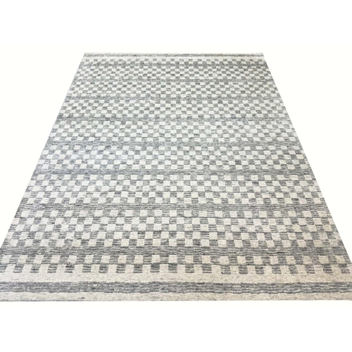 171 - FINE CONTEMPORARY WOOL CARPET, 307cm x 244cm.