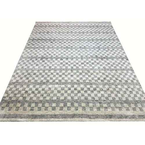 171 - FINE CONTEMPORARY WOOL CARPET, 307cm x 244cm.