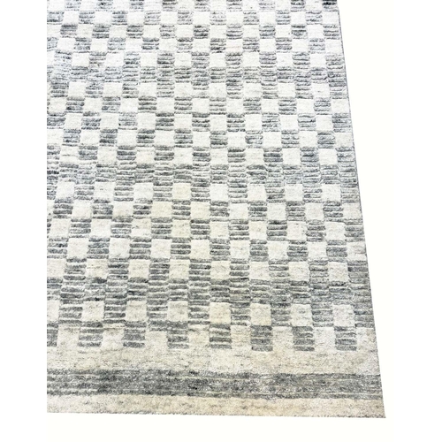 171 - FINE CONTEMPORARY WOOL CARPET, 307cm x 244cm.