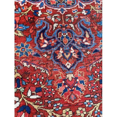 83 - NORTHWEST PERSIAN SERAPI DESIGN CARPET, 370cm x 270cm.