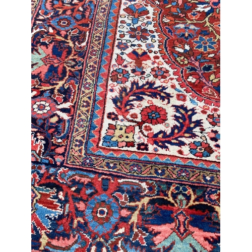 83 - NORTHWEST PERSIAN SERAPI DESIGN CARPET, 370cm x 270cm.