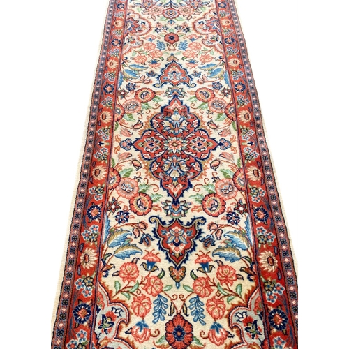 91 - FINE PERSIAN FEREGHAN RUNNER, 530cm x 70cm.