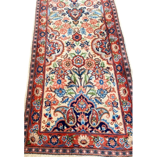 91 - FINE PERSIAN FEREGHAN RUNNER, 530cm x 70cm.