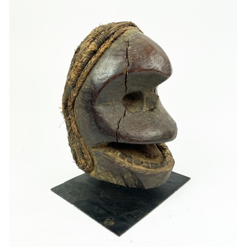 18 - BULU MONKEY HEAD (Cameroon), 34cm H.